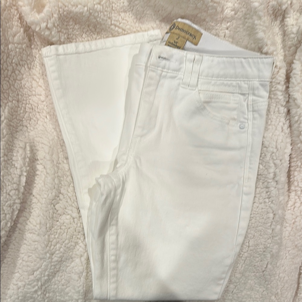 Democracy White Straight Leg Jeans Versatile Style